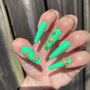 Green Press On Nails